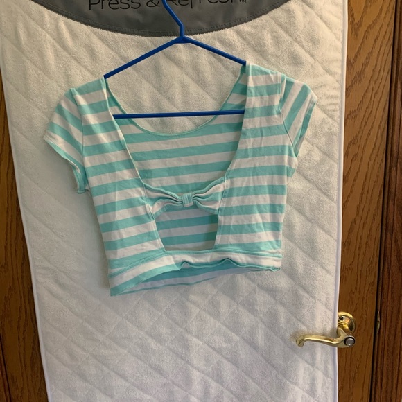 Hollister Crop Top, size M - Picture 3 of 6